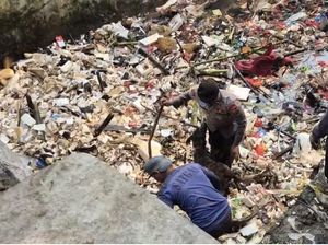 Polisi Sisir Kali Licin Cari Potongan Kaki Korban Mutilasi di Depok