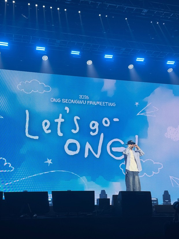 Potret Ong Seong Woo dalam fanmeeting 'Let's go-ONG'/ Foto: instagram.com/osw_onge Potret Ong Seong Woo dalam fanmeeting 'Let's go-ONG' di Seoul yang akan berlanjut ke sejumlah kota besar di Asia.
