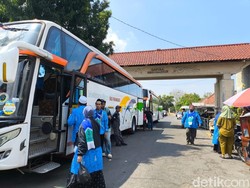 Kepasrahan 95 Jemaah Umrah asal Kuningan yang Berakhir Manis