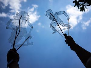 Sulap Sampah Jadi Cuan, Wayang Botol Bekas Ini Tembus Pasar Nasional