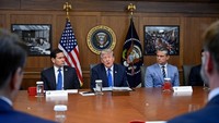Trump Ribut dengan Menhan AS, Merasa Disesatkan Soal Pasokan Amunisi