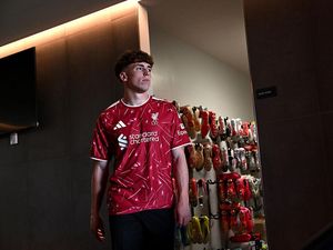 Alasan Victor Munoz Berlabuh ke Liverpool