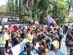 Warga Wonogiri Geruduk Kejari Magelang, Desak Dugaan Korupsi Kades Diusut