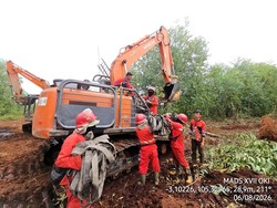 Sulit Cari Sumber Air untuk Pemadaman Karhutla, Manggala Agni Bawa Alat Berat