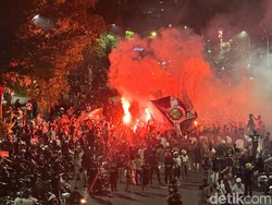 Persebaya Juara Piala Presiden 2026, Ribuan Bonek Konvoi hingga Dini Hari