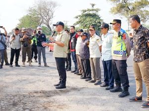 Penataan Akses Tol Karawang Timur Dimulai, 93 Bangunan Liar Dibongkar