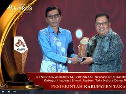 Pemkab Takalar Diganjar detiktimur Awards atas Inovasi Tata Kelola Dana Sekolah