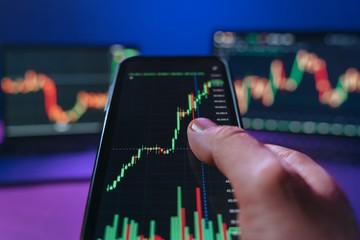 Cek Rekomendasi Saham Saat IHSG Melemah