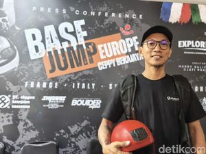 Atlet Bandung Incar Rekor BASE Jump Pertama di Tebing Swiss