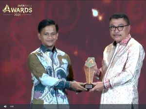Pelopor Keuangan Syariah Daerah, Bank Sulselbar Dianugerahi detiktimur Awards