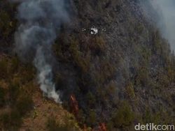 Drone Water Spray Juga Dikerahkan demi Padamkan Kebakaran di Bromo