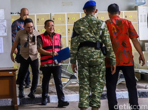 Febrie Adriansyah Dibawa ke Kejagung untuk Diperiksa Tim 9
