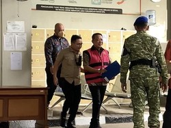 Bakal Diperiksa Tim 9, Febrie Adriansyah Pakai Rompi Tahanan dan Diborgol