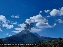 Gunung Lewotobi Erupsi Pagi Ini, 6 Penerbangan di Bandara Frans Seda Batal