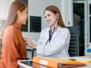 Tak Bergejala Bukan Berarti Aman, Kenali Risiko Kanker pada Perempuan