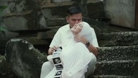 Gaya Irish Bella Umumkan Kehamilan, Baby Bump Curi Atensi