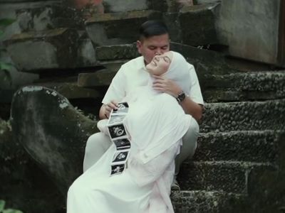 Gaya Irish Bella Umumkan Kehamilan, Baby Bump Curi Atensi