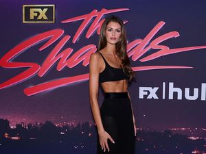 Potret Terbaru Kaia Gerber yang Tak Mau Disebut Bak Fotokopi Cindy Crawford
