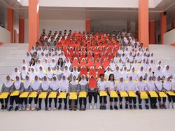     Kunjungi Sekolah Rakyat Sulsel, Gus Ipul Disambut Aksi Paper Mob
