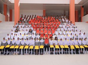     Kunjungi Sekolah Rakyat Sulsel, Gus Ipul Disambut Aksi Paper Mob
