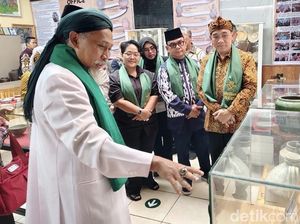 Torpedo Jar Langka dari Mesir Jadi Primadona Museum Keramik di Sukabumi