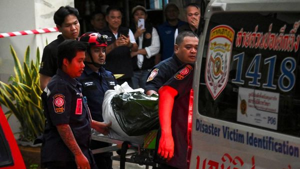Lansia Tewas Ditembak Remaja di Thailand, Petugas Medis Evakuasi Jenazah