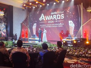 Daniel Johan Raih detiktimur Awards: Dedikasi Memperjuangkan Petani & Nelayan