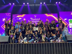 Paduan Suara SMP Mater Inviolata Larantuka Raih Emas di ICF Thailand 2026