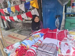 Cerita Mbah Ponikem Penjual Bendera Agustusan, Tiap Tahun Omzet Kian Anjlok