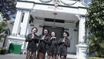 4 Member JKT48 Rasakan Pengalaman Jadi Abdi Dalem di Keraton Jogja