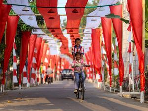 Semarak Kemerdekaan, Warga Bentangkan Bendera Merah Putih 500 Meter