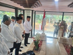 Jelang HUT ke-81 RI, Pimpinan MPR Ziarah ke Makam Bung Hatta