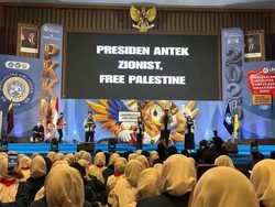 Viral Tulisan Layar PKKMB Unair 2026 Presiden Antek Zionist