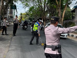 Mikrobus Tabrak 2 Motor di Singaraja, Empat Orang Terluka