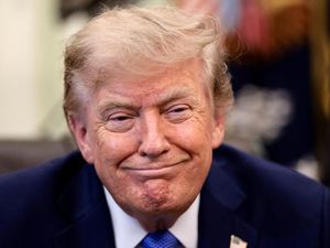 Abaikan MA, Trump Teken Aturan Batasi Hak Kewarganegaraan Otomatis