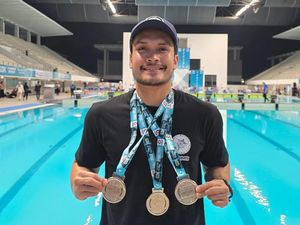 Randy Pangalila Kalungi 3 Medali Silver Kejuaraan Renang, Definisi Artis Atlet