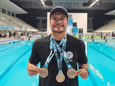 Randy Pangalila Kalungi 3 Medali Silver Kejuaraan Renang, Definisi Artis Atlet