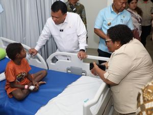 Wamendagri Ribka Puji Penanganan Korban Dugaan Keracunan MBG di Jayapura