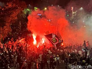 Euforia Suporter Rayakan Persebaya Juara Piala Presiden 2026