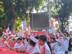 Jelang HUT ke-81 RI, Pelajar Mataram Kibarkan 20 Ribu Bendera Merah Putih