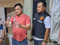 Gudang Miras Ilegal di Pameungpeuk Bandung Digerebek, Pemilik Diamankan