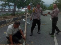 Diterjang Angin Kencang, Tiang Lampu-CCTV di Banda Aceh Tumbang