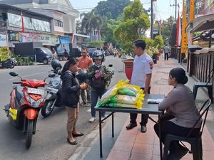 Bazar Pangan Murah di Blitar Diserbu Warga, Beras Rp 57 Ribu