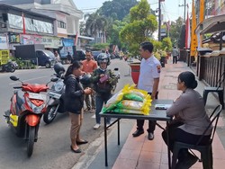 Bazar Pangan Murah di Blitar Diserbu Warga, Beras Rp 57 Ribu
