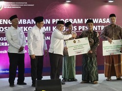 BAZNAS Salurkan Rp 871 Juta untuk Zmart hingga Santripreneur di Gresik