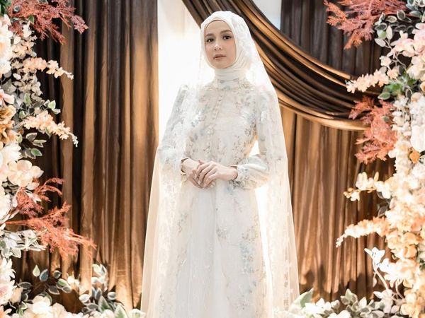 Dea Annisa Menangis Mohon Maaf kepada Ibunda di Pengajian Jelang Pernikahan