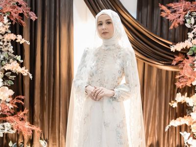 7 Potret Dea Annisa di Pengajian Jelang Pernikahan, Tampil Santun Berhijab