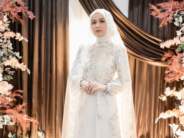 7 Potret Dea Annisa di Pengajian Jelang Pernikahan, Tampil Santun Berhijab