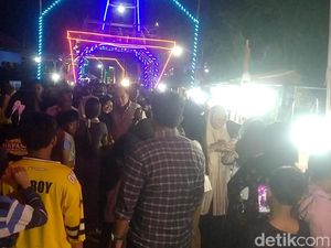 Cantik! Lampu Hias Warnai Desa Kandang Pemalang, Ada Monas-Suramadu