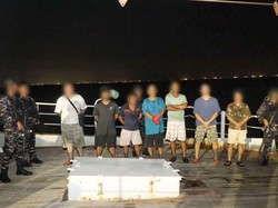 TNI AL-Satgas Gabungan Gagalkan Penyelundupan 1,3 Ton Narkoba di Perairan Kepri